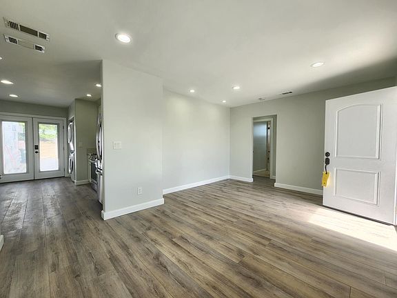 3rd image of 213 W Doncrest St #B