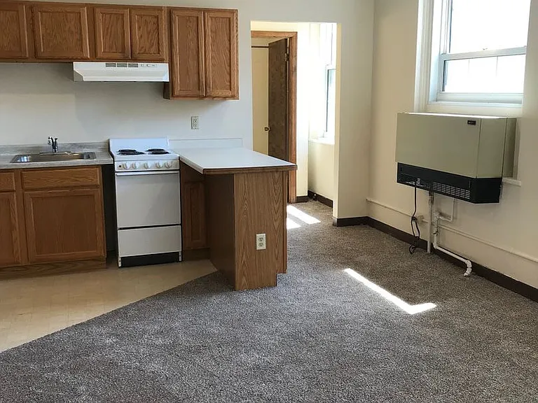 Cass Street Apartments — Photo 22