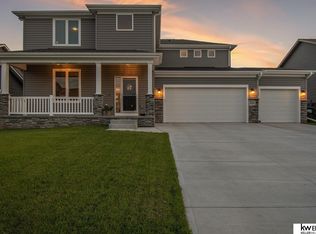 18507 Olive Cir, Omaha, NE 68136