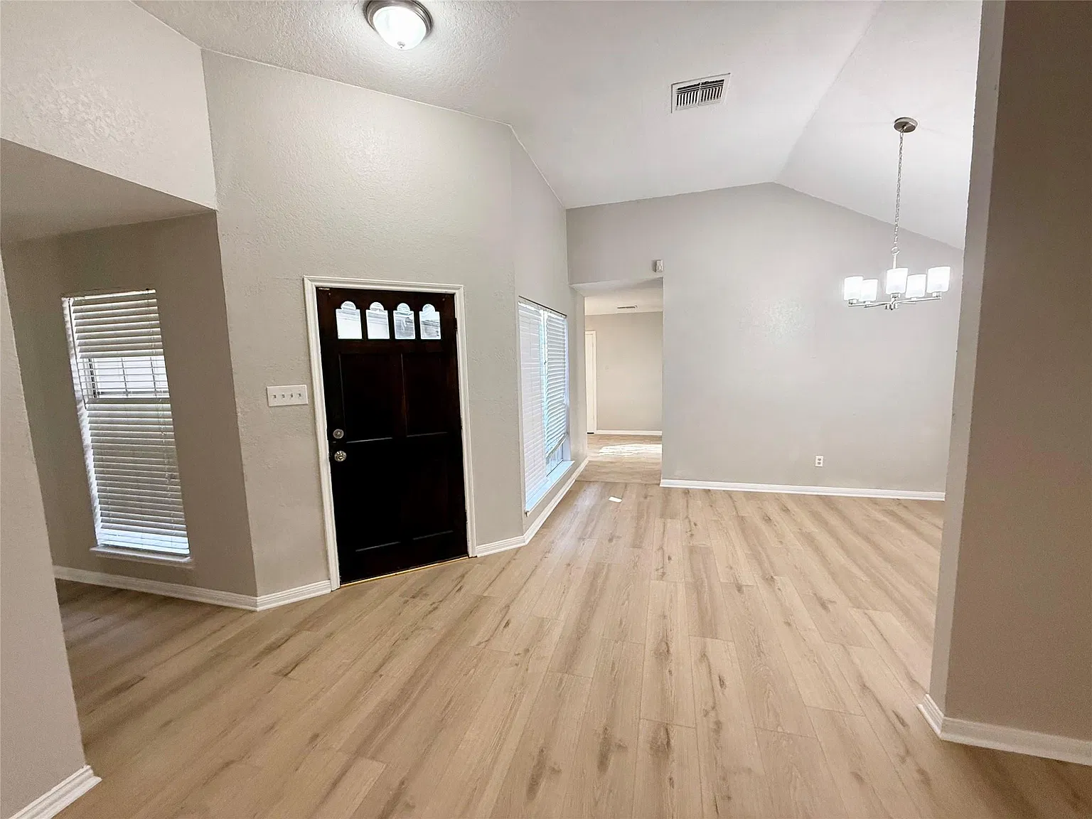 3 bed, 2.0 bath, 1603 sqft, $1,895 — Photo 4