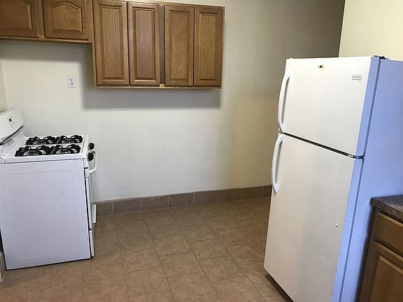 2nd image of 1647 Park Pl APT 3A