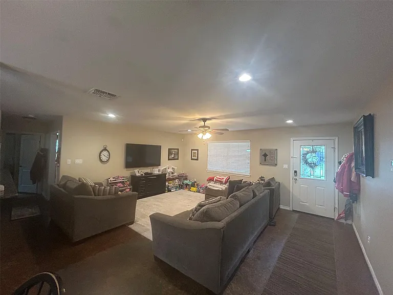 319 Jones St — Photo 5