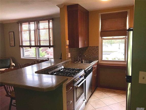 4th image of 75 Noble St APT 204