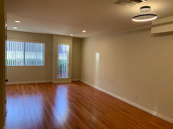 5th image of 338 W Wilson Ave APT 9