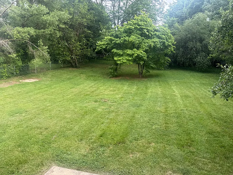 108 Deepwood Dr — Photo 2