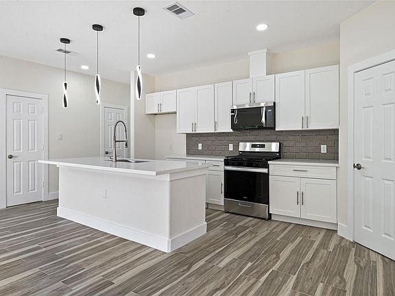 4th image of 9807 Bamboo Rd #B