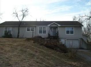 3812 N Woodbine Rd, Saint Joseph, MO 64505