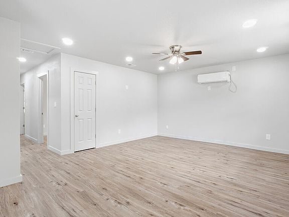 4th image of 1800 Goree St