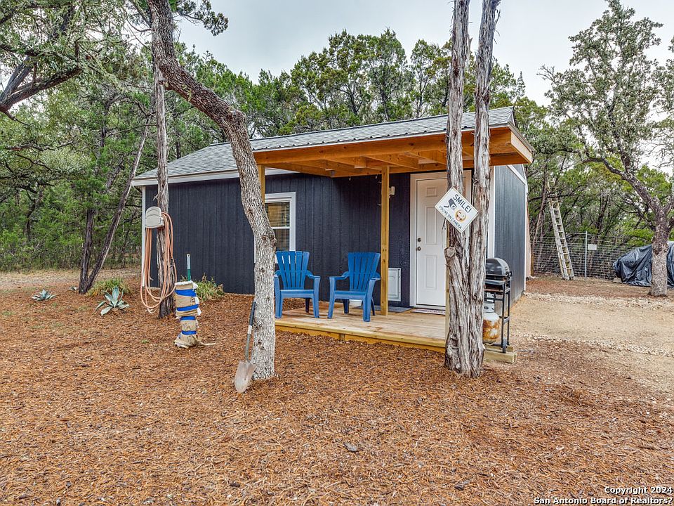 1st image of 319 Canyon Lake Dr