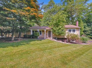 1 Twinkle Rd, Airmont, NY 10901