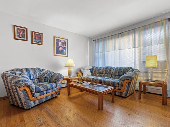 4th image of 20 King Arthur Ct APT 19