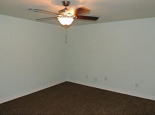 5th image of 1306 Queen Park Cres