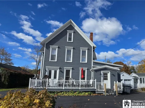 61 Main St, Silver Creek, NY 14136