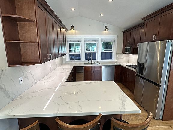 4th image of 712 Monte Vista Ln #A
