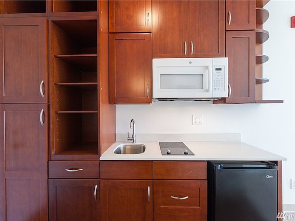 4th image of 4724 22nd Ave NE APT 304