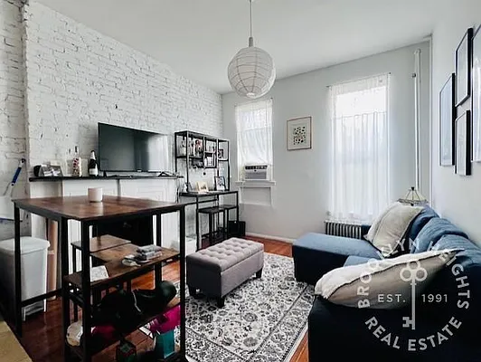 16 Dean Street #4B