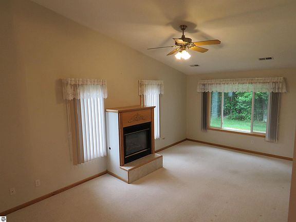 2nd image of 236 Greenview Cir #24