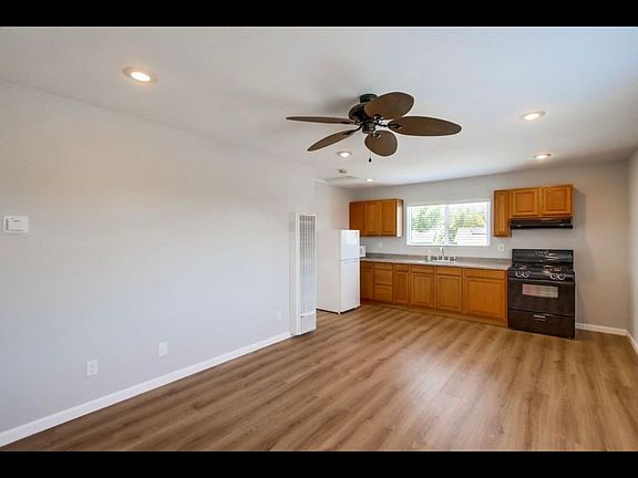 5th image of 5601 Ashland Ave Unit 2