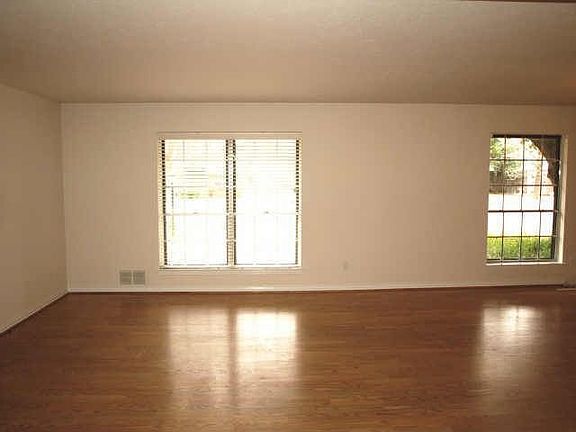2nd image of 13959 Far Hills Ln