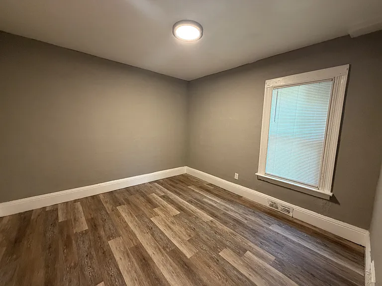 215-217 Emerson St — Photo 3