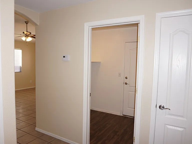 2201 S Saint Suzanne Dr — Photo 18
