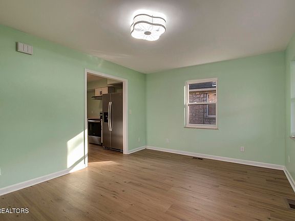 5th image of 605 Wharf St