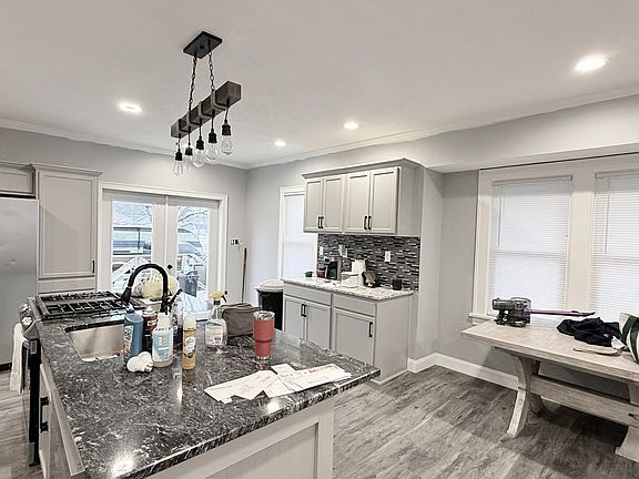 3rd image of 407 E Elm St