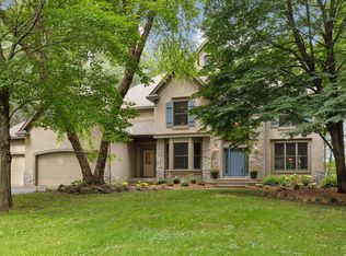 4 Lawton Ln, North Oaks, MN 55127