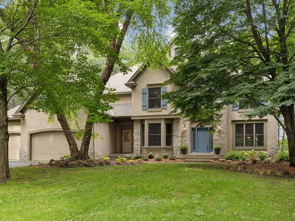 4 Lawton Ln, North Oaks, MN 55127