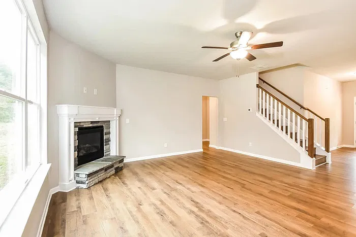 5 bed, 3.0 bath, 2557 sqft, $2,795 — Photo 2