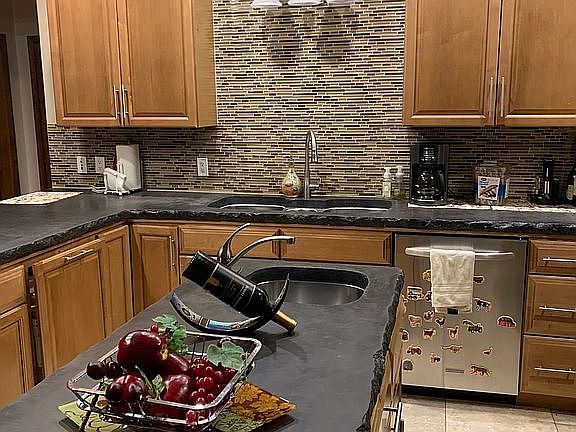 3rd image of 495 Sun Dr
