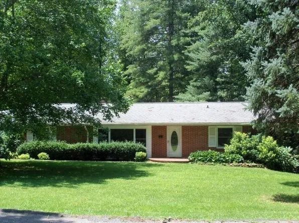 211 2nd Ave, Sylva, NC 28779