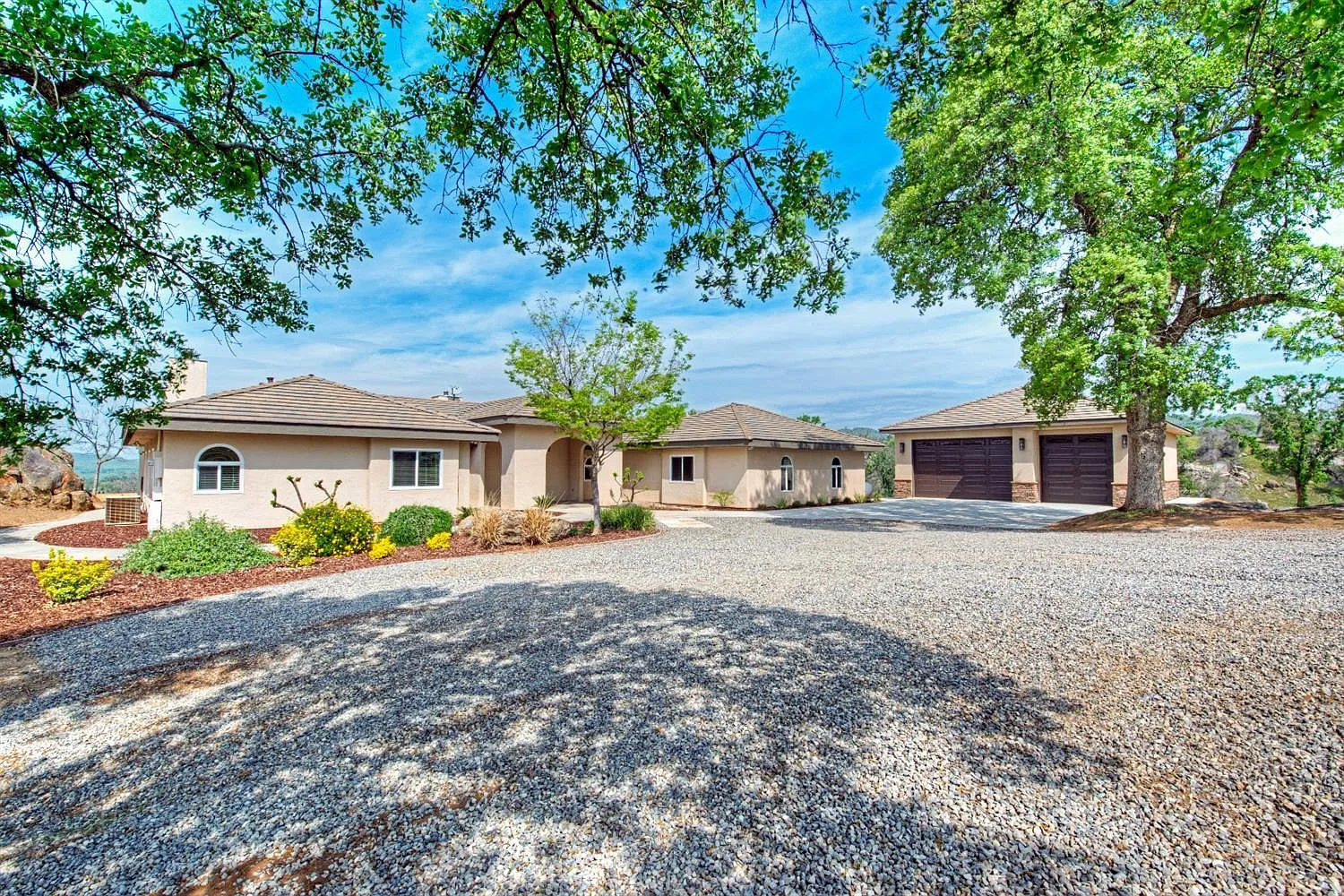 16566 Roadrunner Ln photo 1
