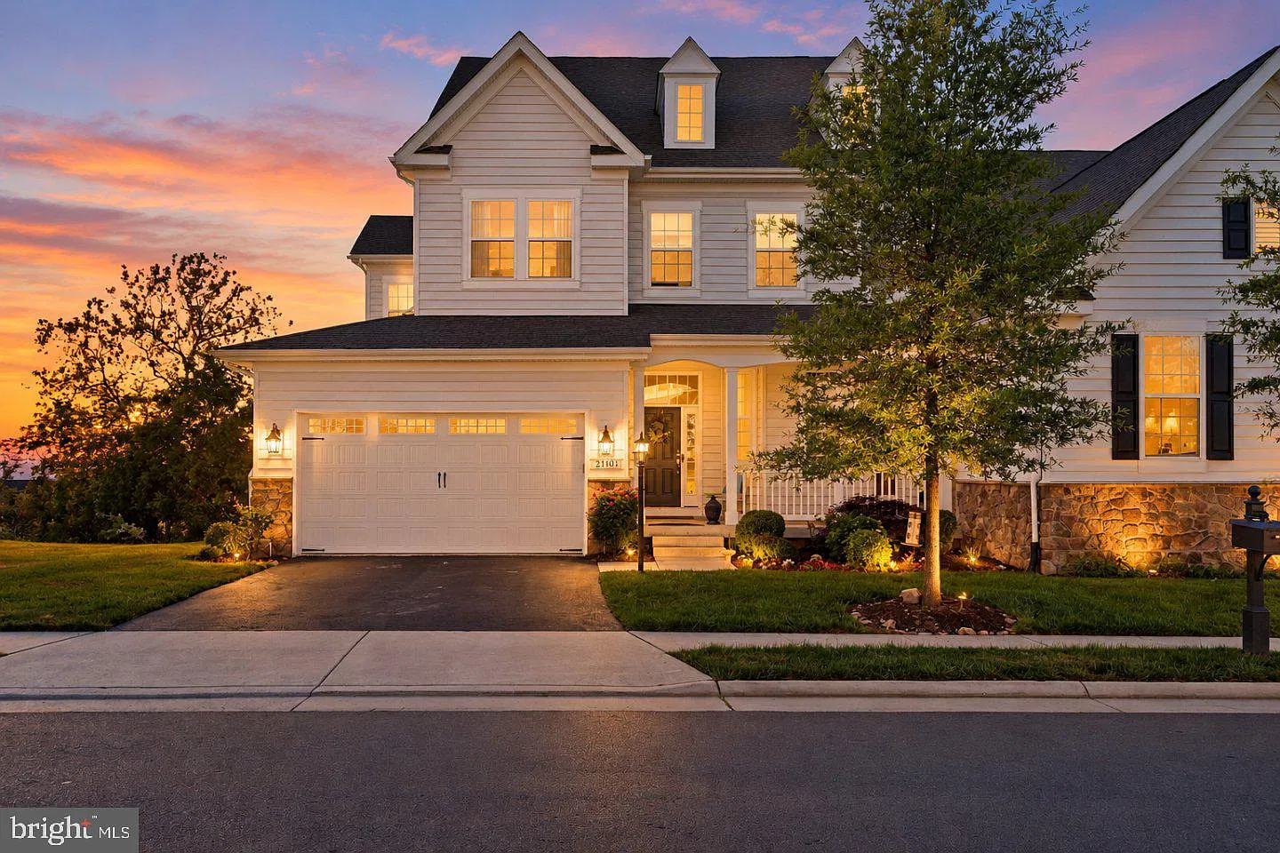 5 bed, 4.5 bath, 4436 sqft, $4,800 — Photo 1
