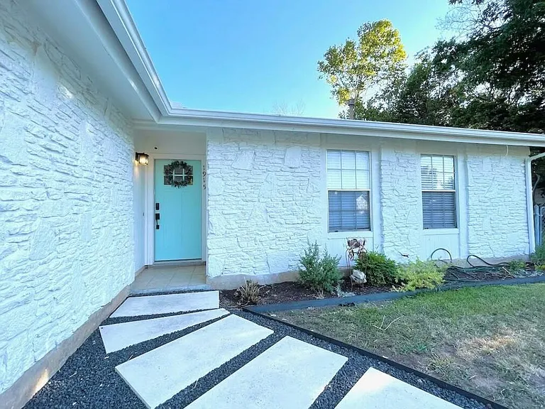 1915 Emerald Isle Dr — Photo 21