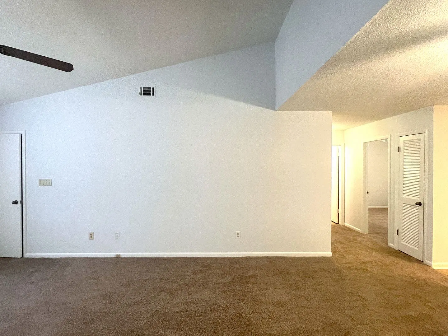Remodeled Condo Near RAFB — Photo 4