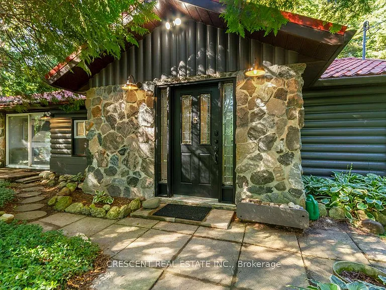 37 Georgian Manor Dr — Photo 1