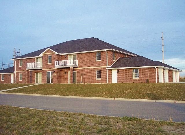 1st image of 476 Lezlie Dr APT 3