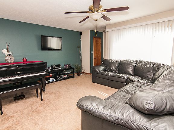 2nd image of 23766 Vincent Dr