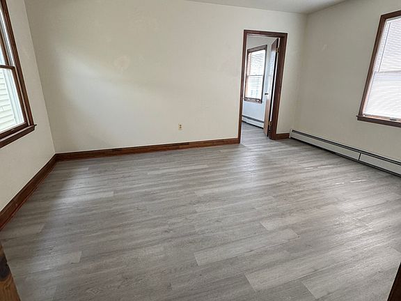 4th image of 156 S 7th Ave