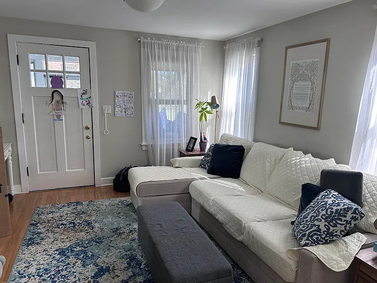 19 Rose Ave — Photo 4