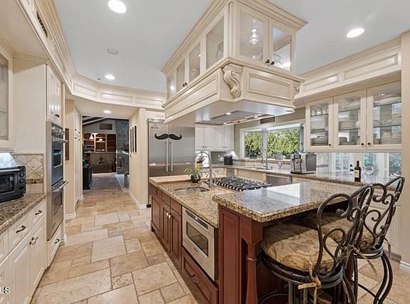 2nd image of 11385 Highridge Ct