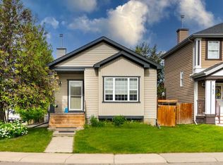 147 E Sagewood Grv SW, Airdrie, AB T4B 3B2