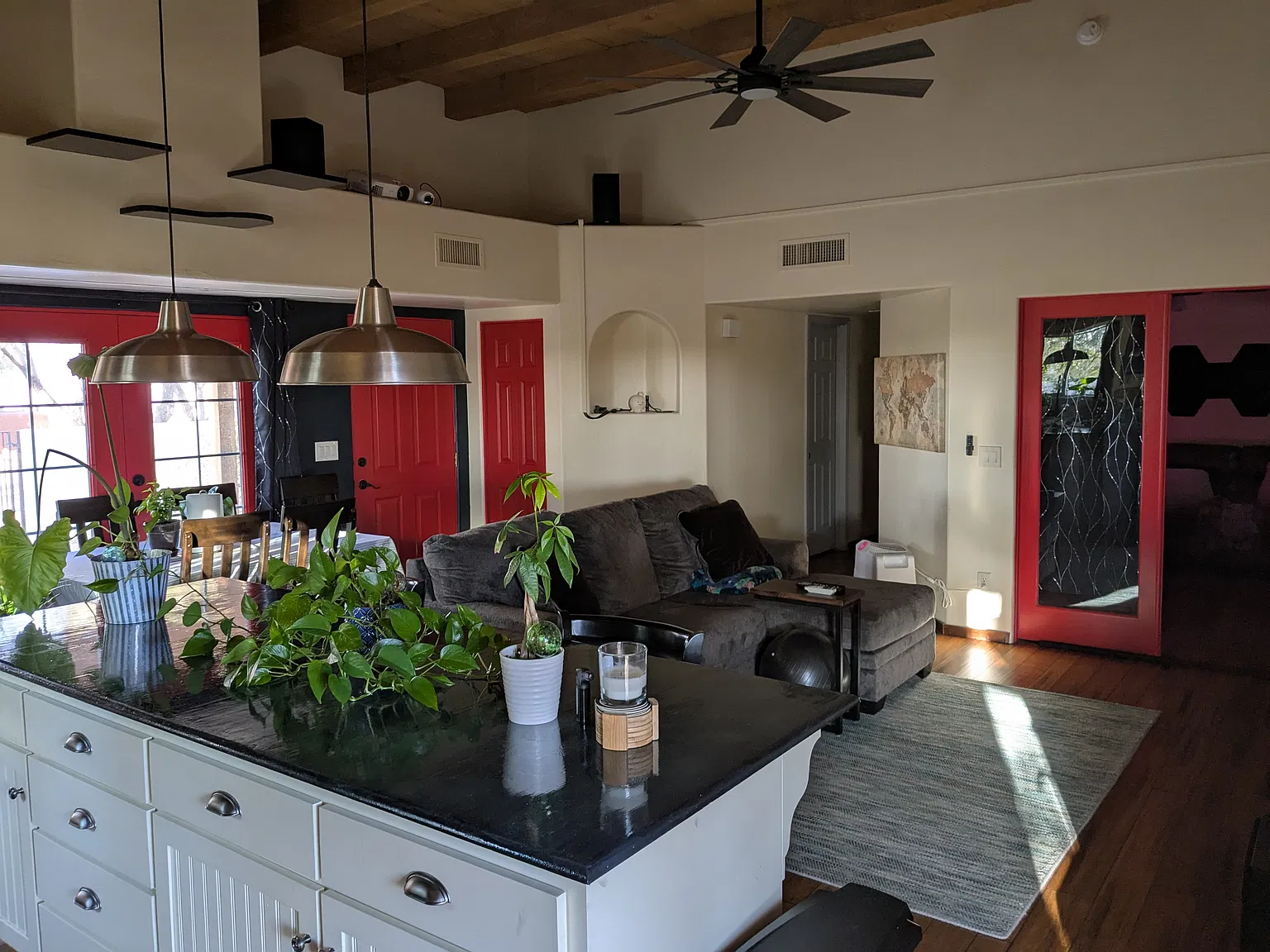 3 bed, 1227 sqft, $1,700 — Photo 2