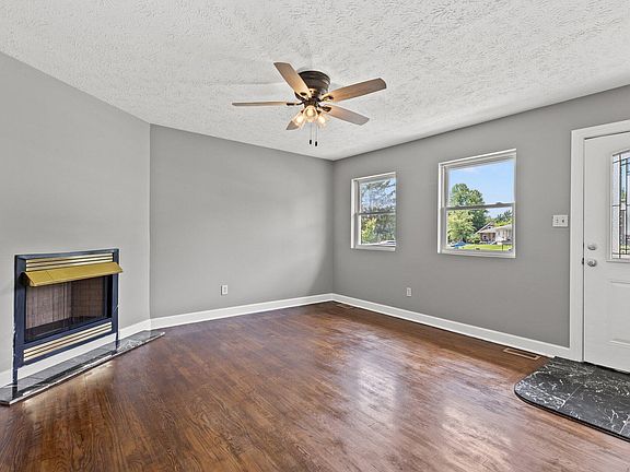 4th image of 825 Wheatcroft Ct