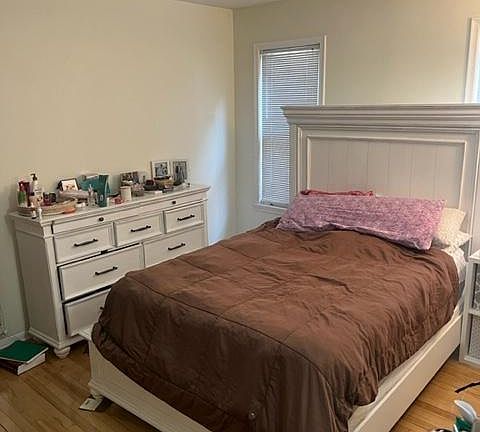 4th image of 3123 James Ave S #1