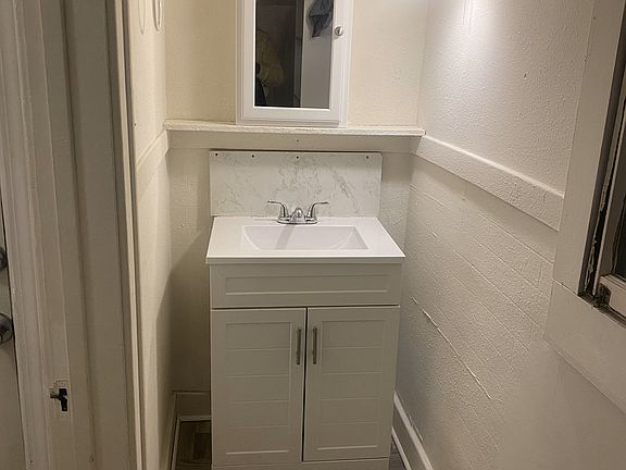 4th image of 916 W Lovell St APT 4