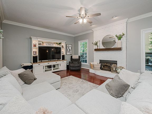 4th image of 1389 Belmont Ln