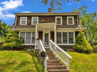 14 Barnsdale Rd, East Providence, RI 02914