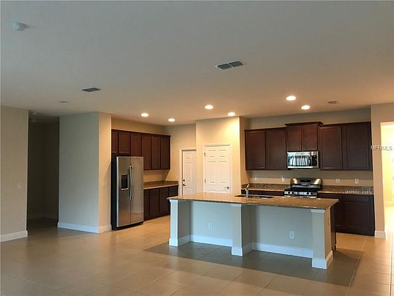4th image of 14475 Breakwater Way